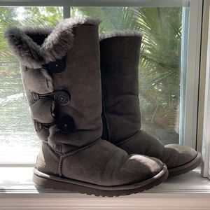 👠 Ugg Bailey Button Triplet Boots Grey